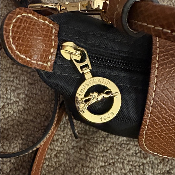 Longchamp Stunning Adjustable Crossbody ❤️ - Picture 2 of 7